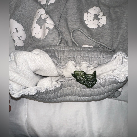 Hello I am selling denim tears pants 100% authentic stylish for men and women - Picture 9 of 9